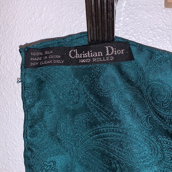 VNTG CHRISTIAN DIOR 100% silk handkerchief hand rolled made in China - Picture 3 of 3